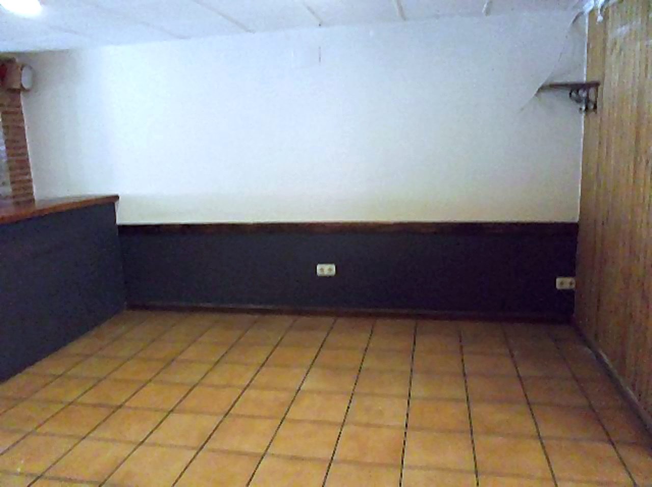 Zona lateral junto a la barra del local